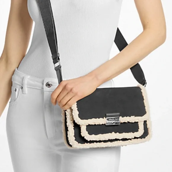 MICHAEL KORS Bradshaw Medium Suede and Faux Shearling Messenger Bag
Black
NWT - Picture 4 of 16